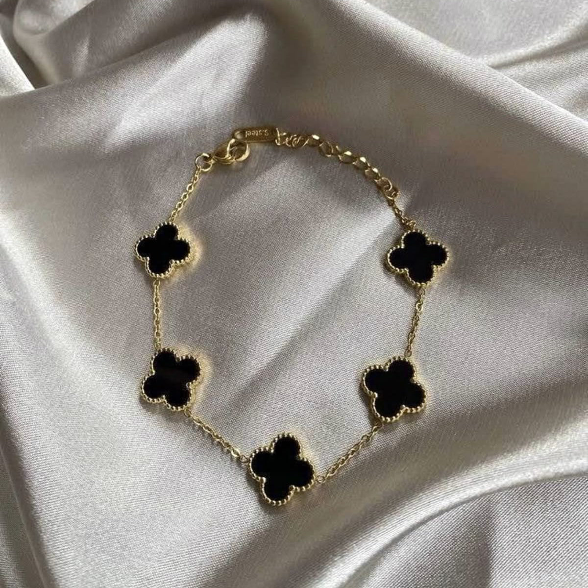 Hiç Çıkarma Yonca Bileklik Siyah