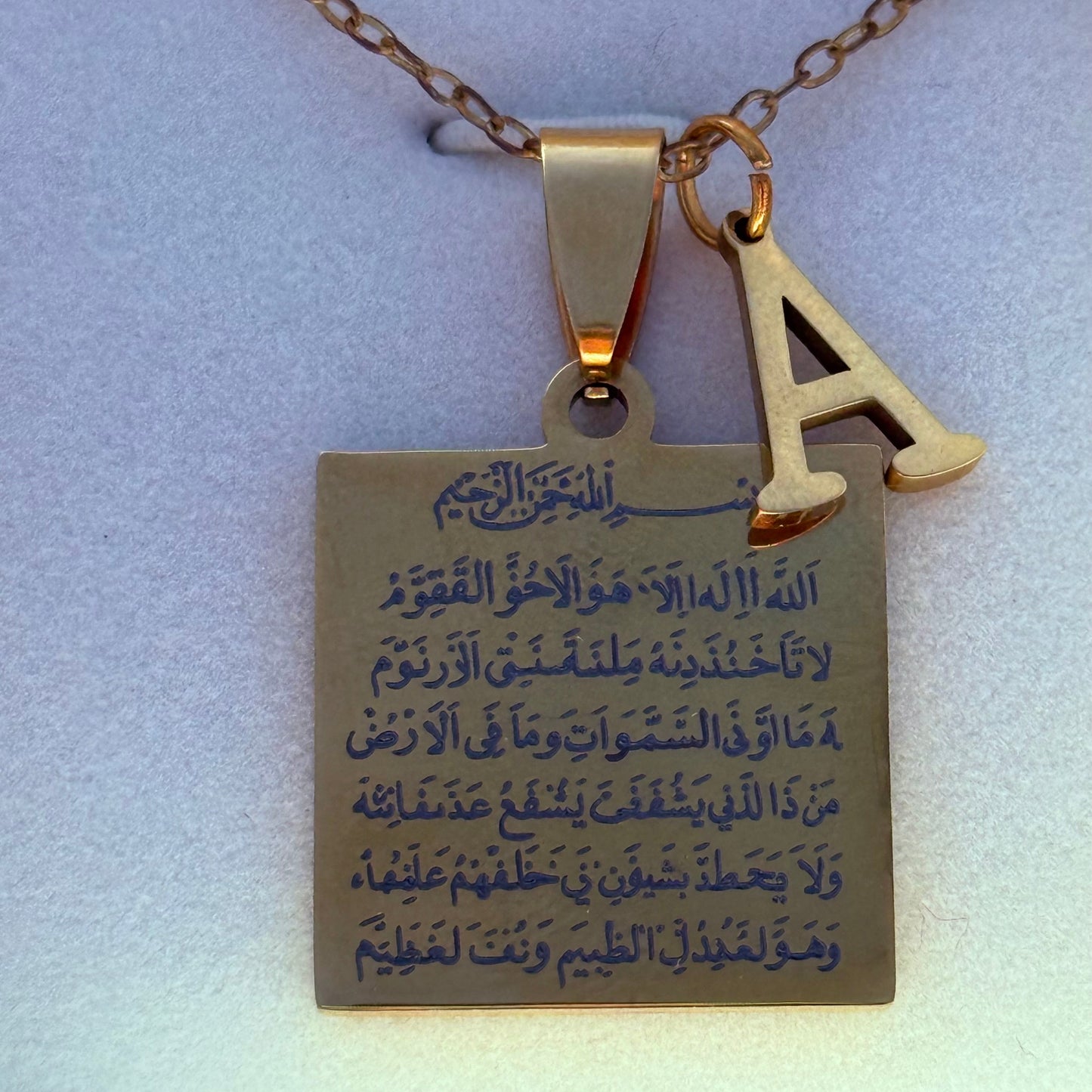 Ayetel Kürsi Altın Kaplama Kolye – Kişiye Özel Baş Harfli Model 2*2 Cm
