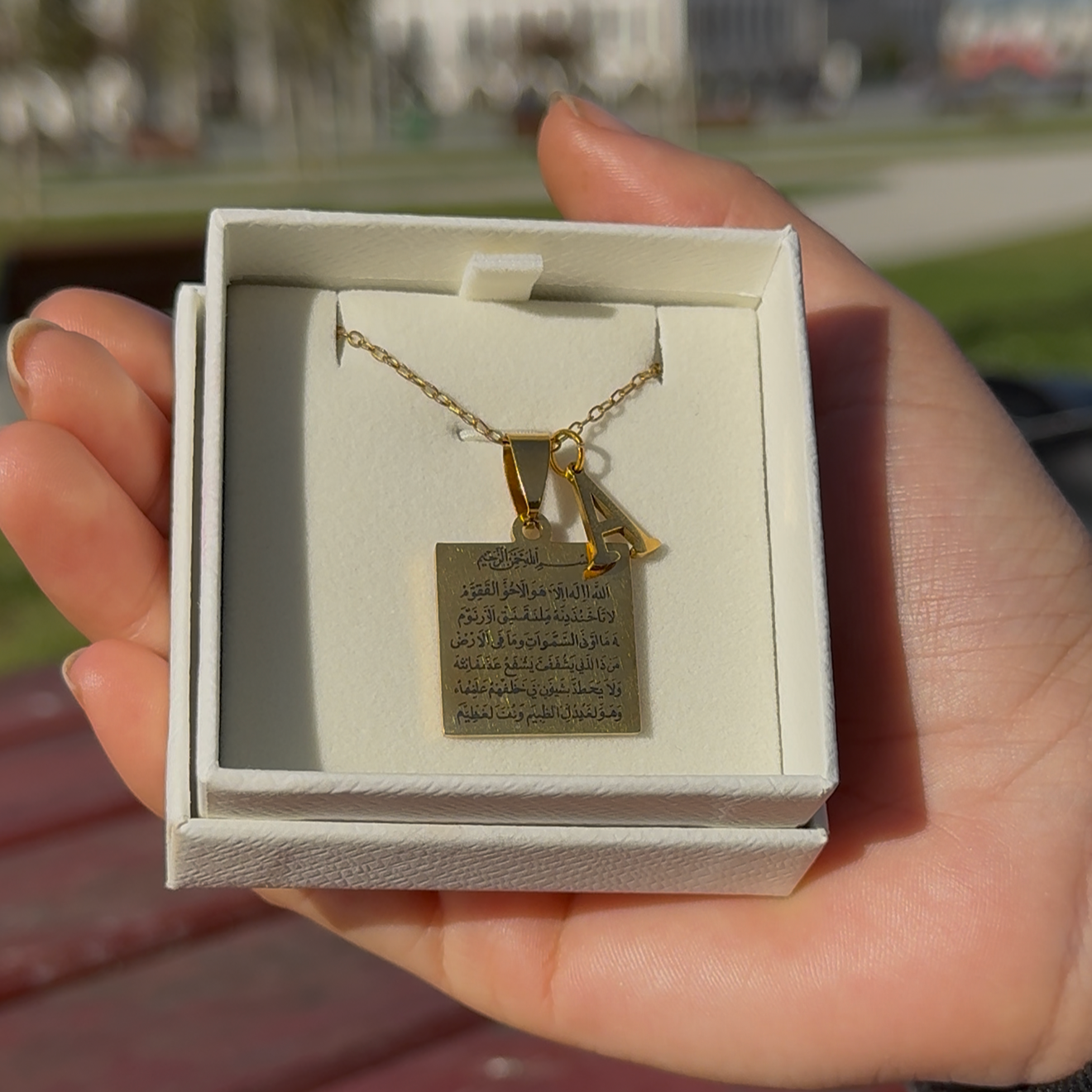 Ayetel Kürsi Altın Kaplama Kolye – Kişiye Özel Baş Harfli Model 2*2 Cm