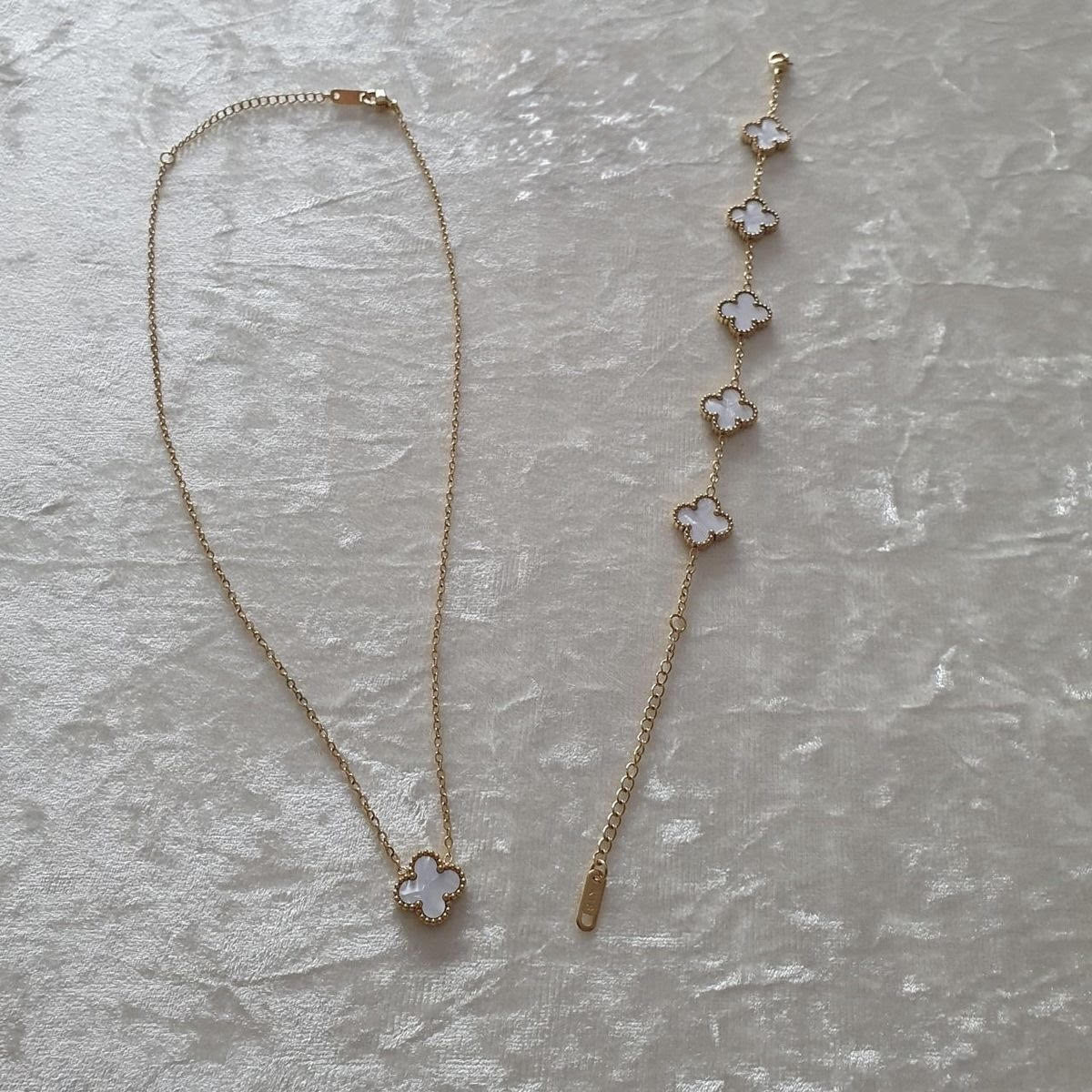 Hiç Çıkarma Yonca Bileklik Kolye Set Beyaz